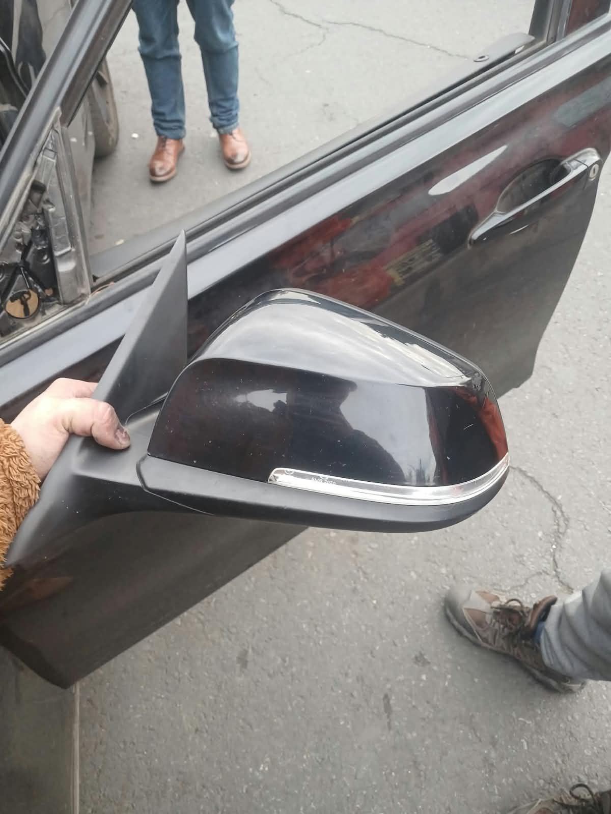 Espejo retrovisor lateral reemplazado - resultado después de la instalación